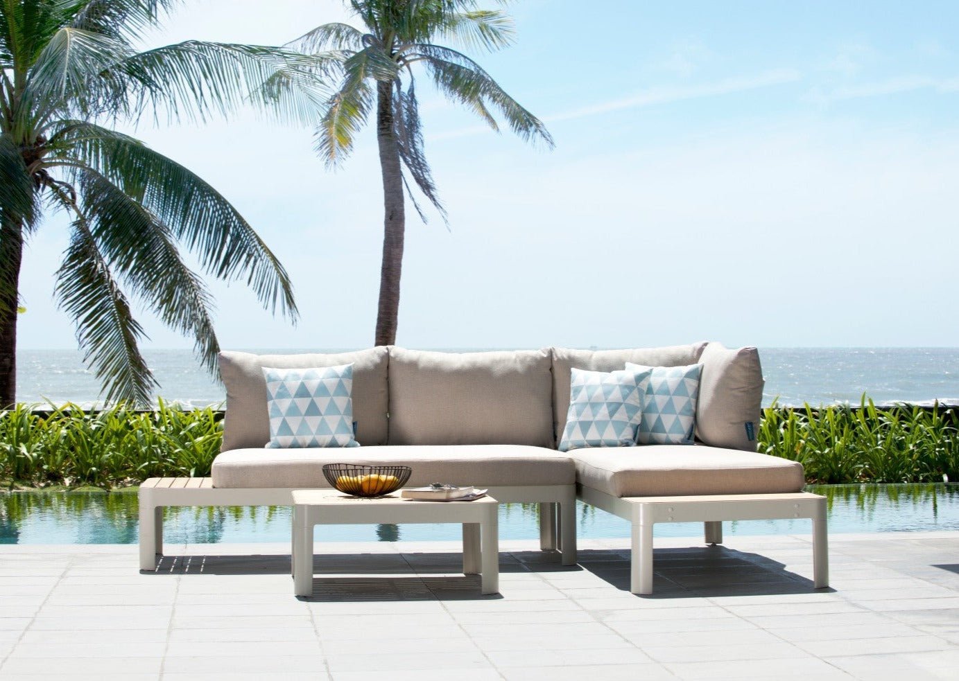 The Essential Tips for Designing a Cozy Outdoor Lounge Space - Patioza