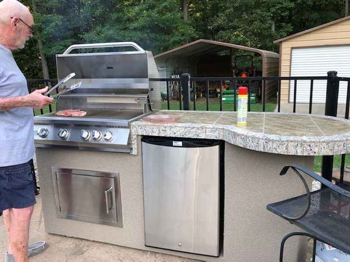 Kokomo Grill BBQ Island Maui 7'6" with 33" Round Bar, LED Lights & Built - In BBQ - Outdoor Kitchen | Patioza